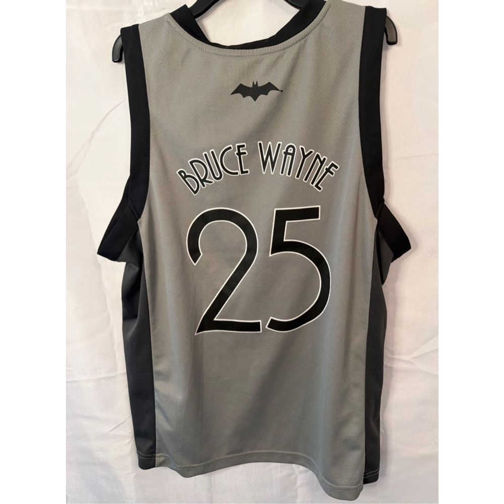Batman DC The Animated Series Bruce Wayne 25 Basketball Jersey Loot Wear Medium - Picture 5 of 7